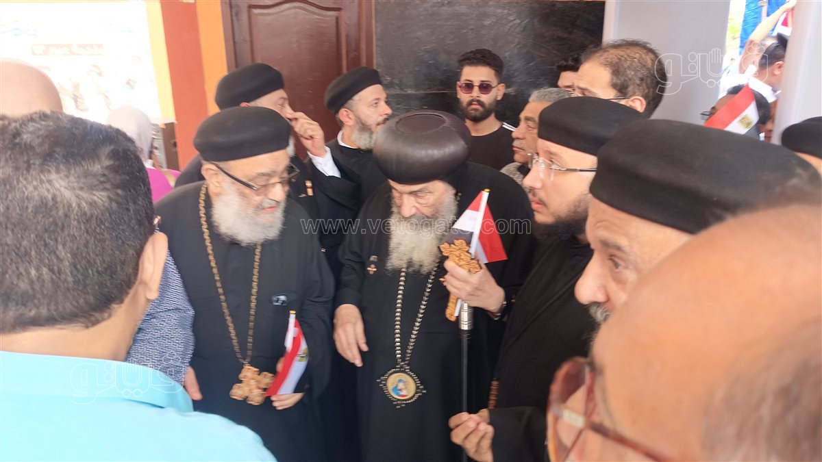 مطران بورسعيد يدلي بصوته الانتخابي، فيتو 