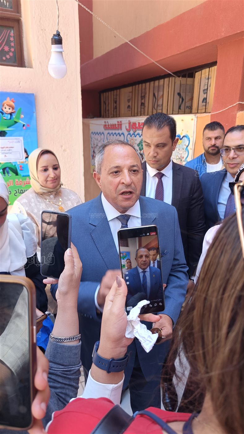 محافظ بورسعيد يتفقد اللجان الانتخابية، فيتو