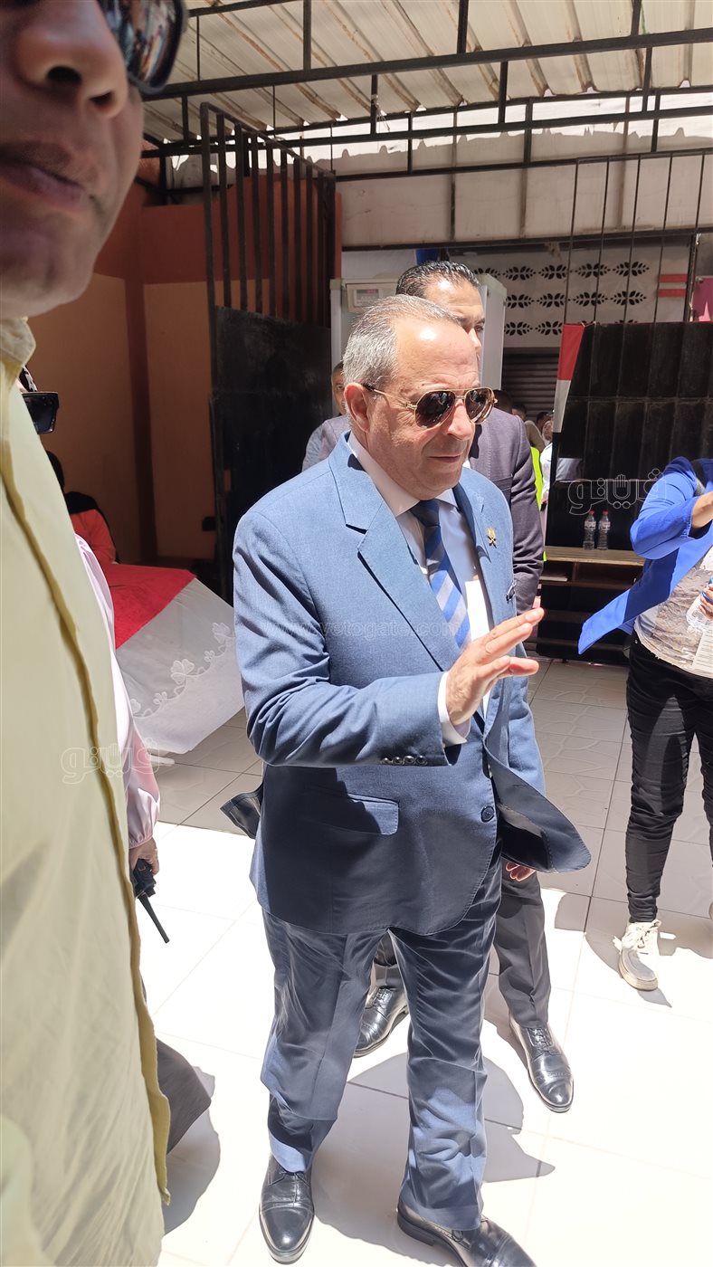 محافظ بورسعيد يتفقد اللجان الانتخابية، فيتو