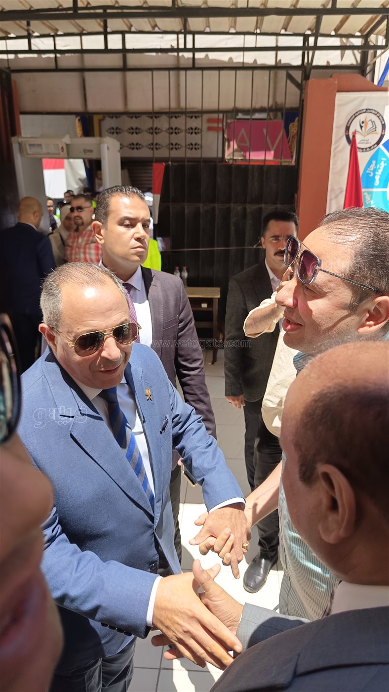 محافظ بورسعيد يتفقد اللجان الانتخابية، فيتو