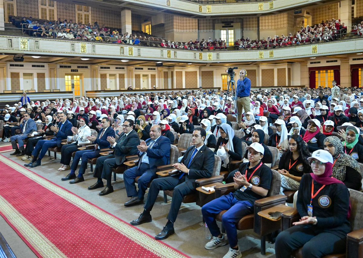 معسكر قادة المستقبل 