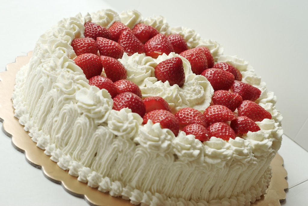 تزيين الكيكة الاسفنجية