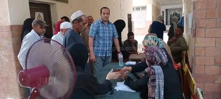 الشرطة النسائية تقدم يد العون لكبار السن في انتخابات الشيوخ بالشرقية،فيتو