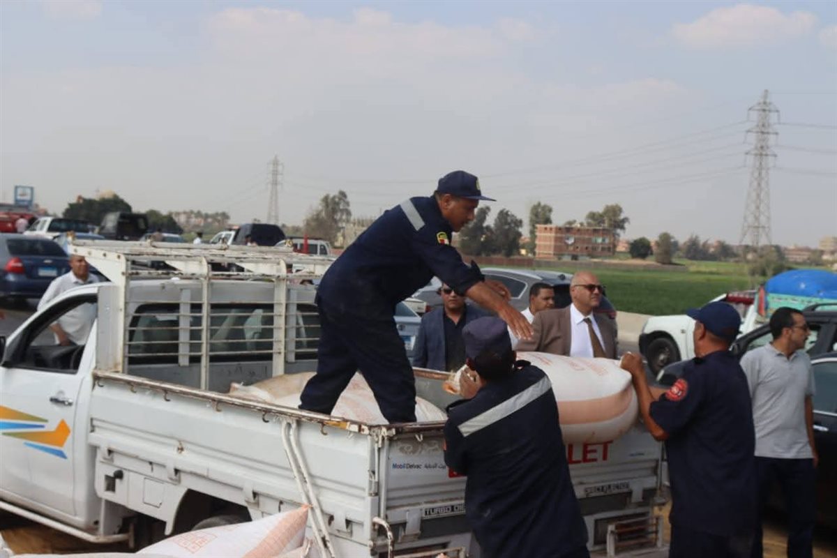 انقلاب سيارة نقل محملة الاعلاف بشبرا بنها الحر،فيتو