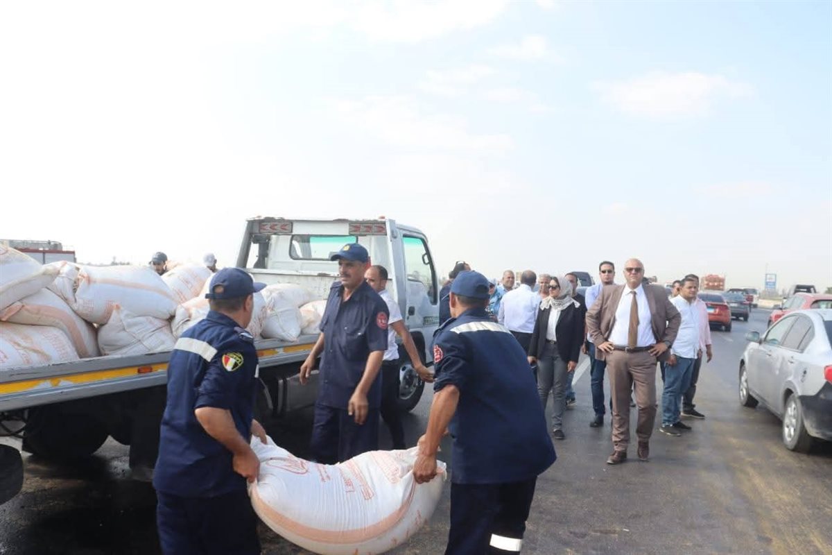 انقلاب سيارة نقل محملة الاعلاف بشبرا بنها الحر،فيتو