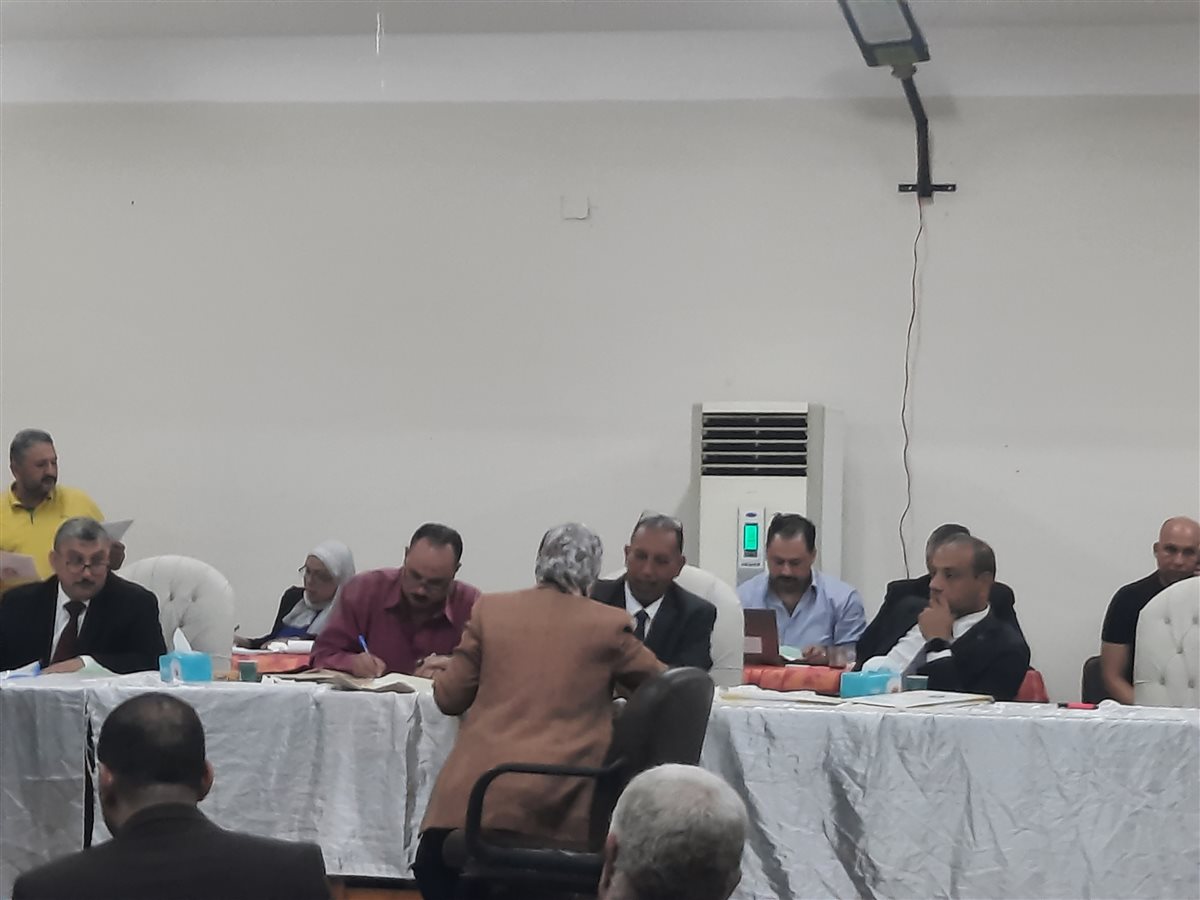 جانب من أعمال الفرز باللجنة، فيتو