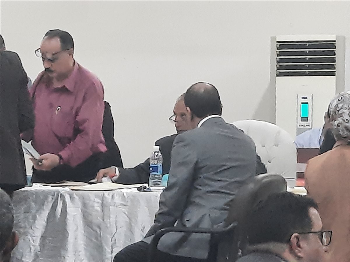 جانب من أعمال الفرز باللجنة، فيتو