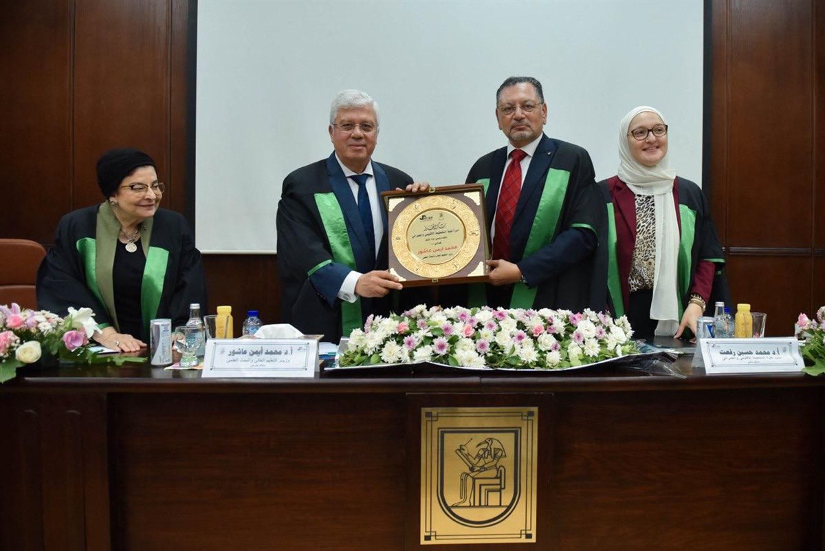 وزير التعليم العالي في كلية التخطيط العمراني