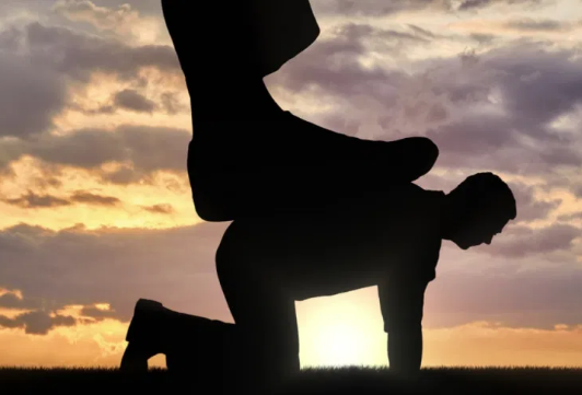 صفات أناس ضرب عليهم الذل، فيتو