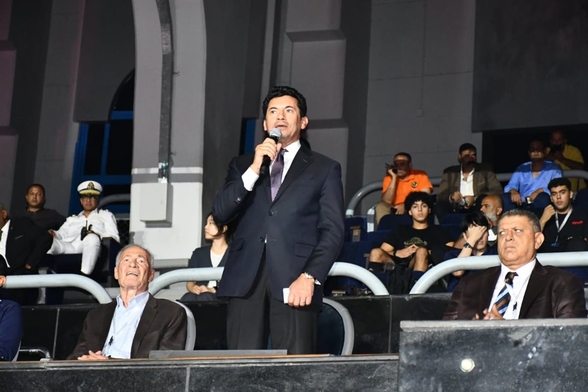 أشرف صبحي يشهد حفل افتتاح بطولة العالم لناشئي كرة اليد