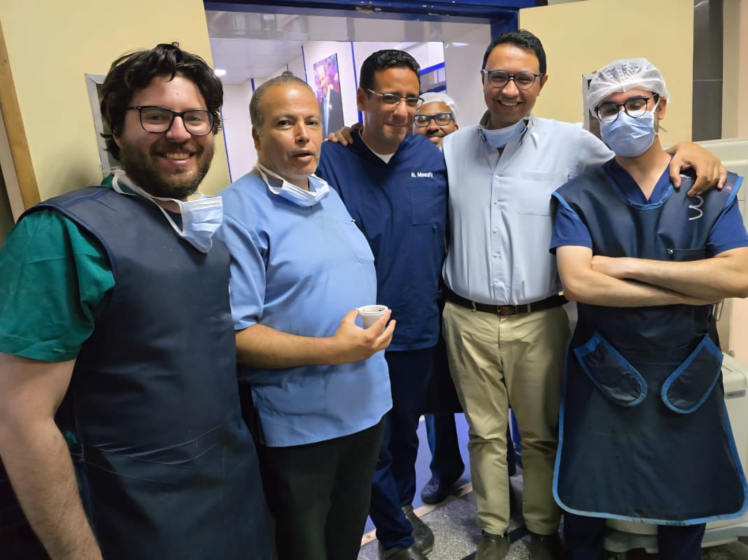 الفريق الطبي الذي أجرى الجراحة