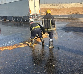 انقلاب سيارة مواد بترولية بطريق السويس الصحراوى