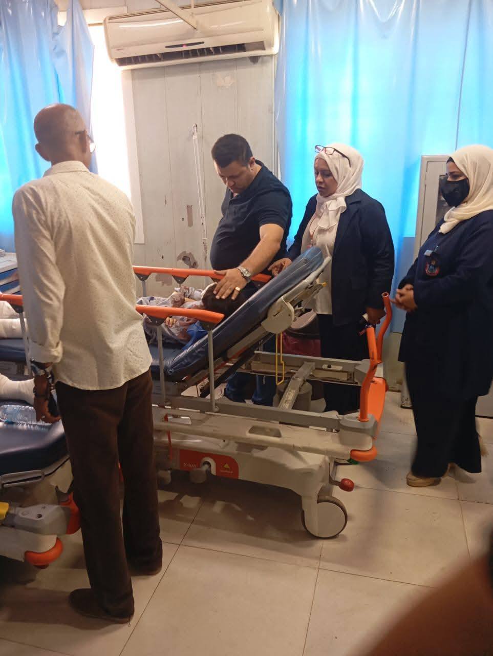 وكيل صحة بني سويف يطمئن على حالة مصابي الصحراوي الشرقي