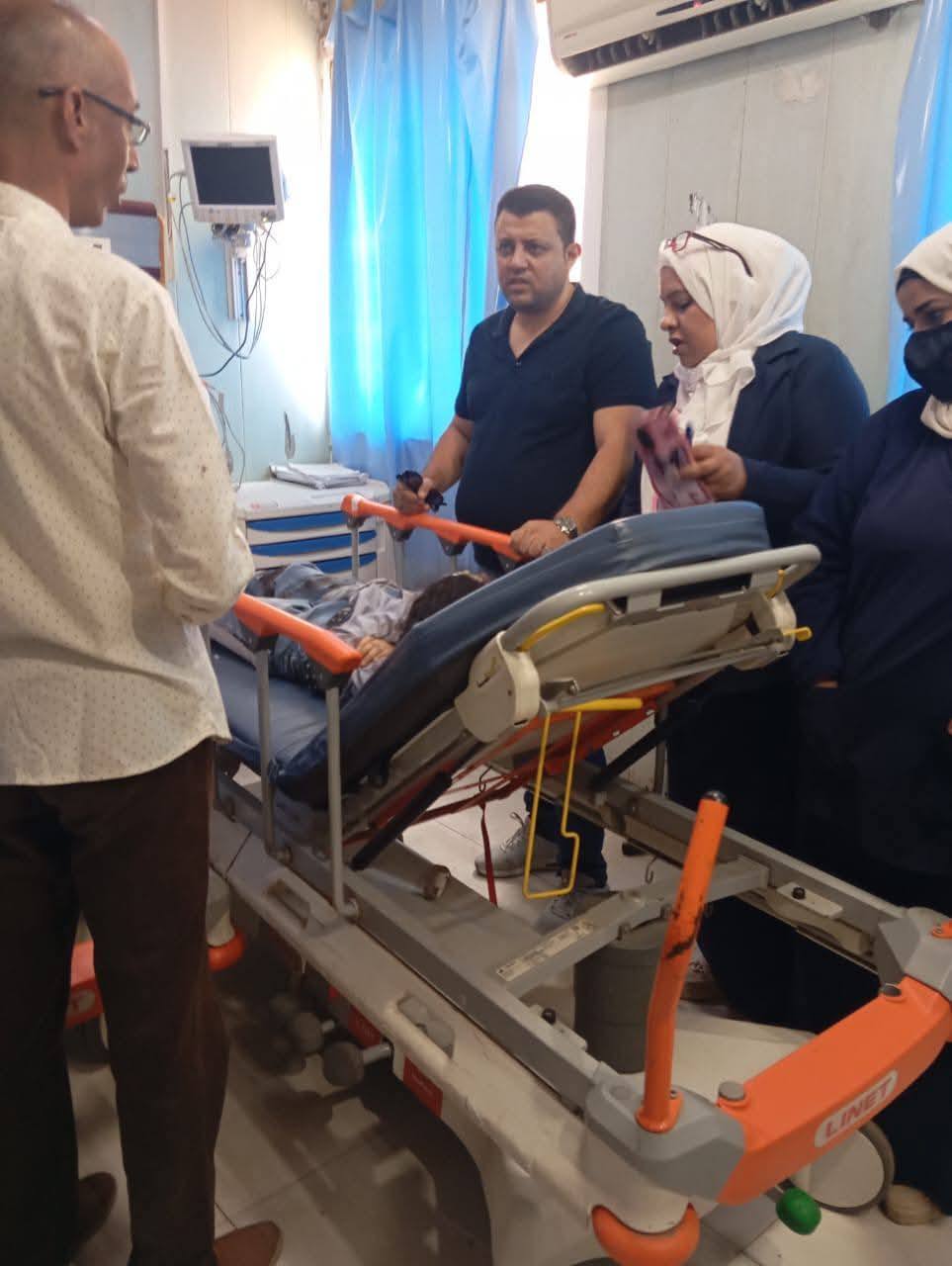 وكيل صحة بني سويف يطمئن على حالة مصابي الصحراوي الشرقي