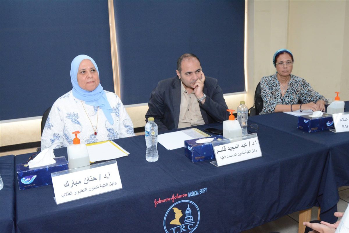 مقابلات شخصية لطلاب البرنامج الفرنسي بقصر العيني 