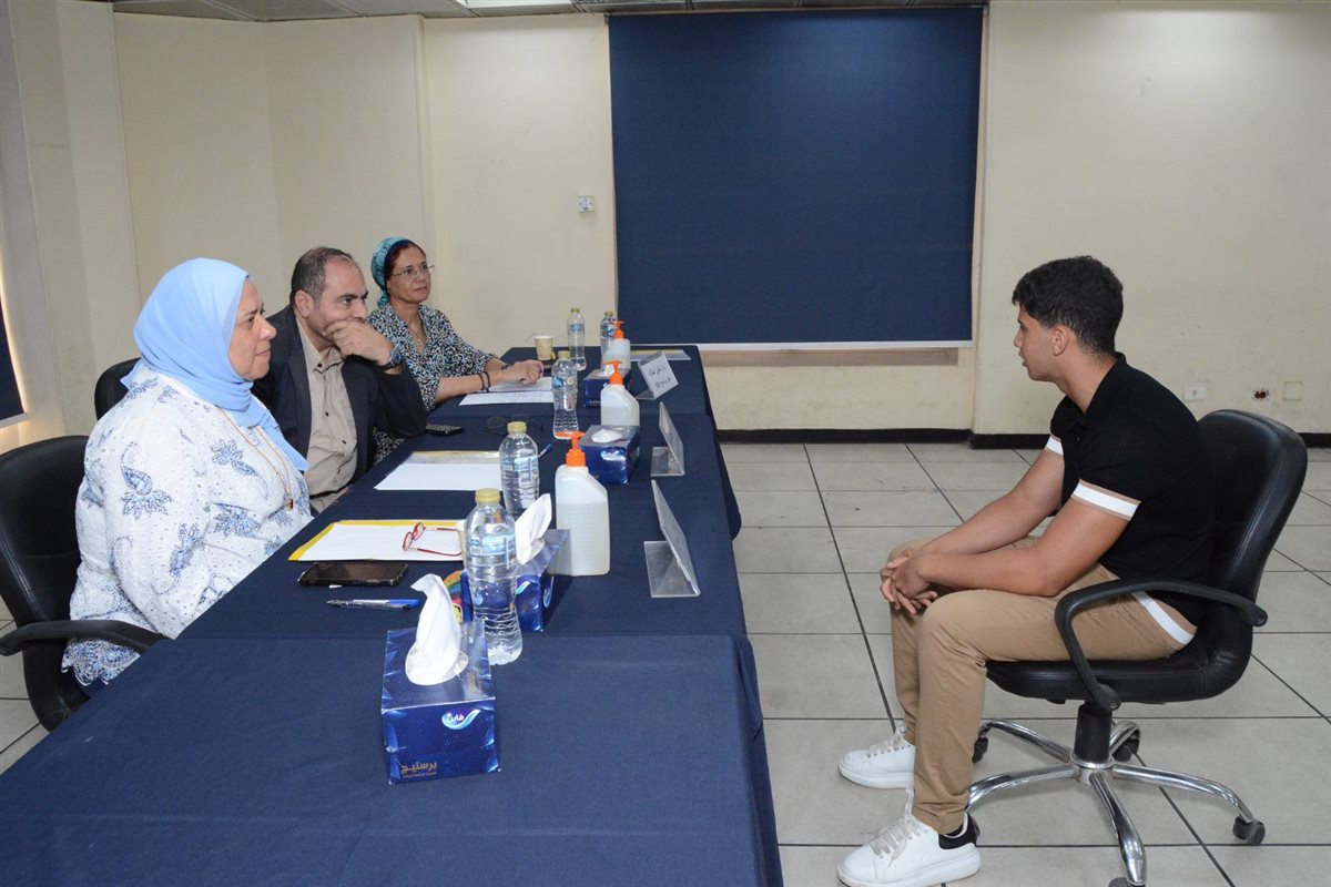 مقابلات شخصية لطلاب البرنامج الفرنسي بقصر العيني 