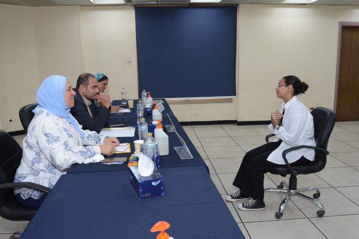 مقابلات شخصية لطلاب البرنامج الفرنسي بقصر العيني 