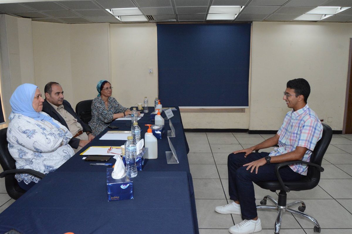 مقابلات شخصية لطلاب البرنامج الفرنسي بقصر العيني 