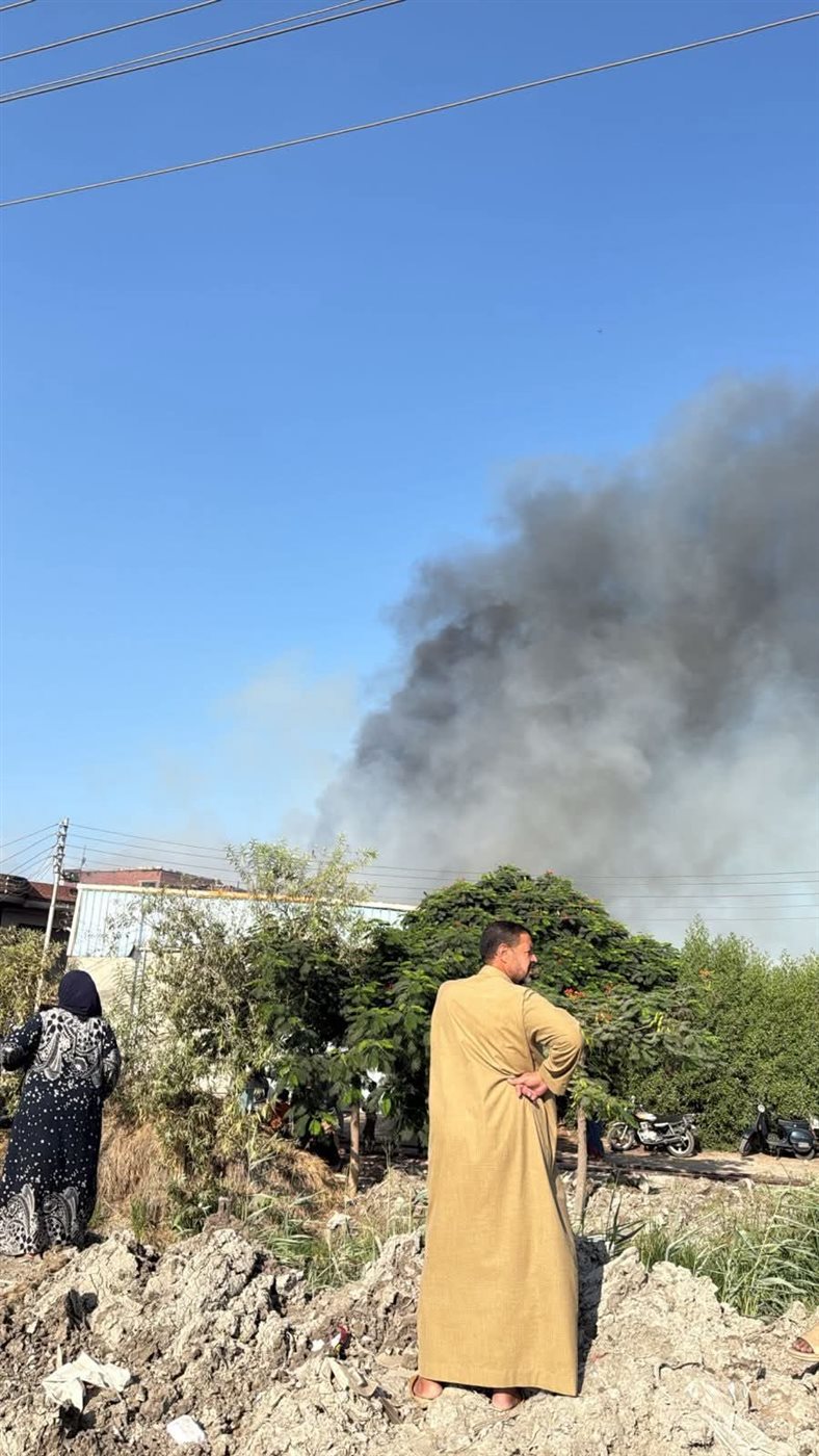 السيطرة على حريق هائل بمصنع ملابس جاهزة بطريق المحلة - شبيش دون إصابات