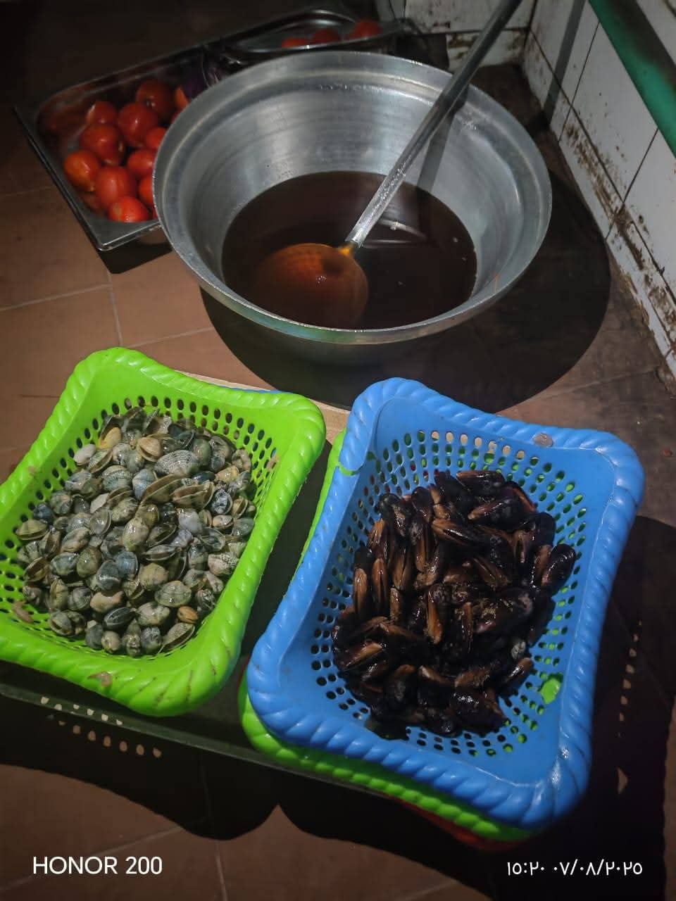 إعدام مواد غير صالحة وسحب عينات للفحص