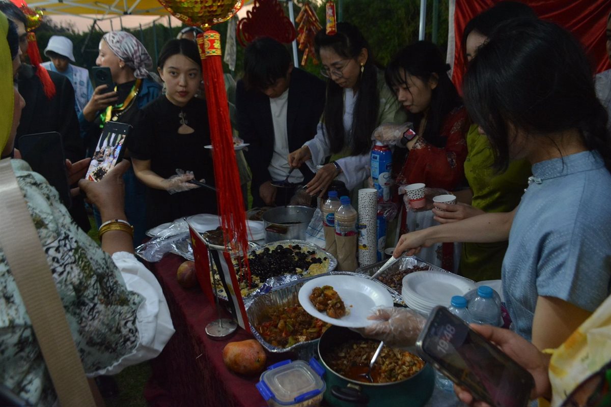 وزير الشباب والرياضة خلال حضوره للملتقى، فيتو