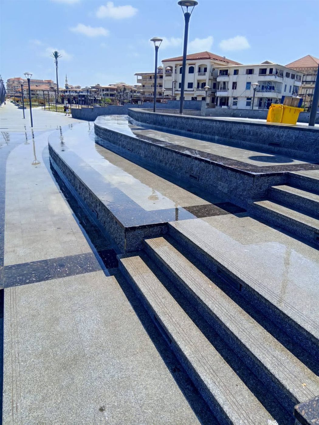 حملات نظافة موسعة بمنطقة اللسان براس البر