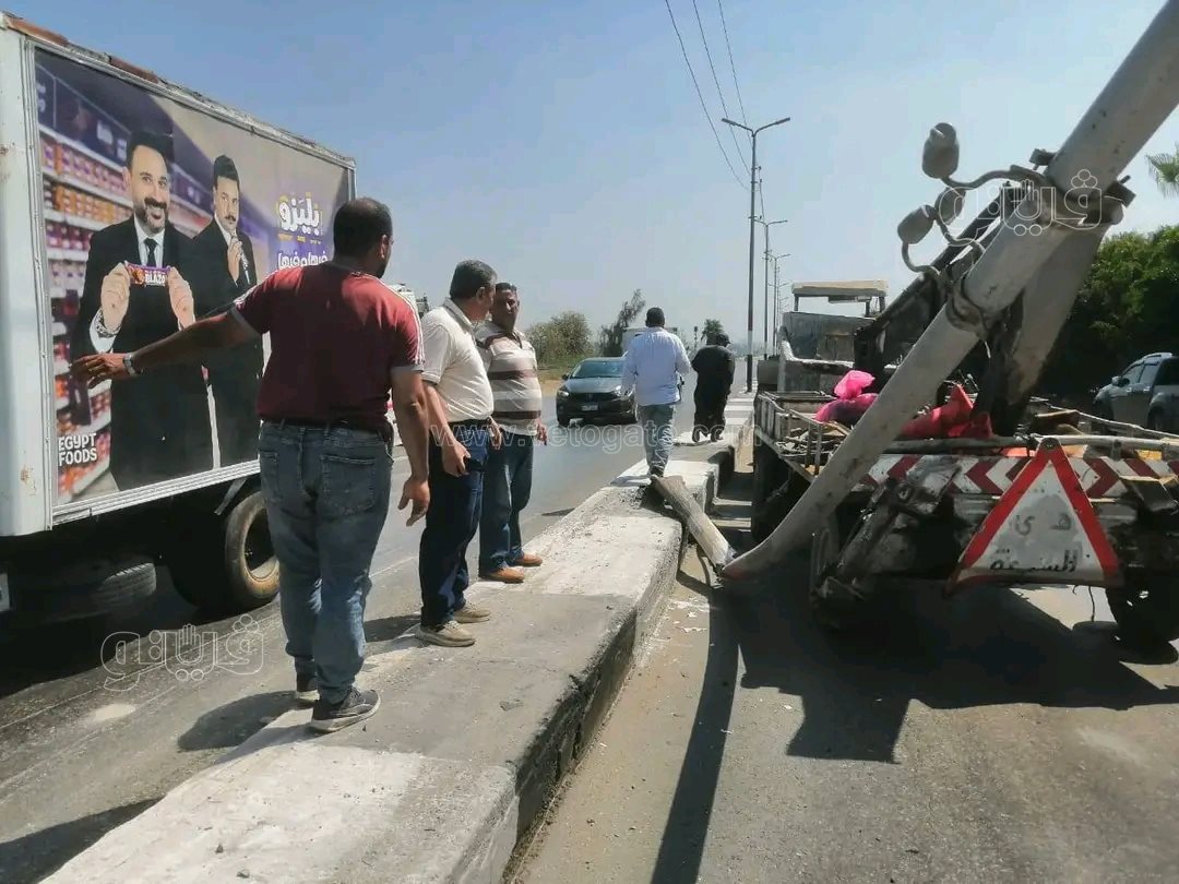 زيت الطعام يوقف الحركة بطريق الزنكلون بالشرقية.. وفرق الإنقاذ تسيطر على الموقف،فيتو