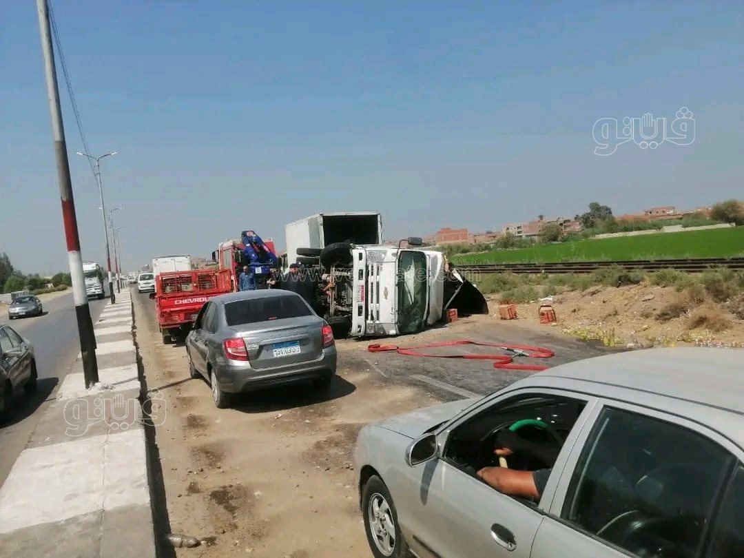 زيت الطعام يوقف الحركة بطريق الزنكلون بالشرقية.. وفرق الإنقاذ تسيطر على الموقف،فيتو