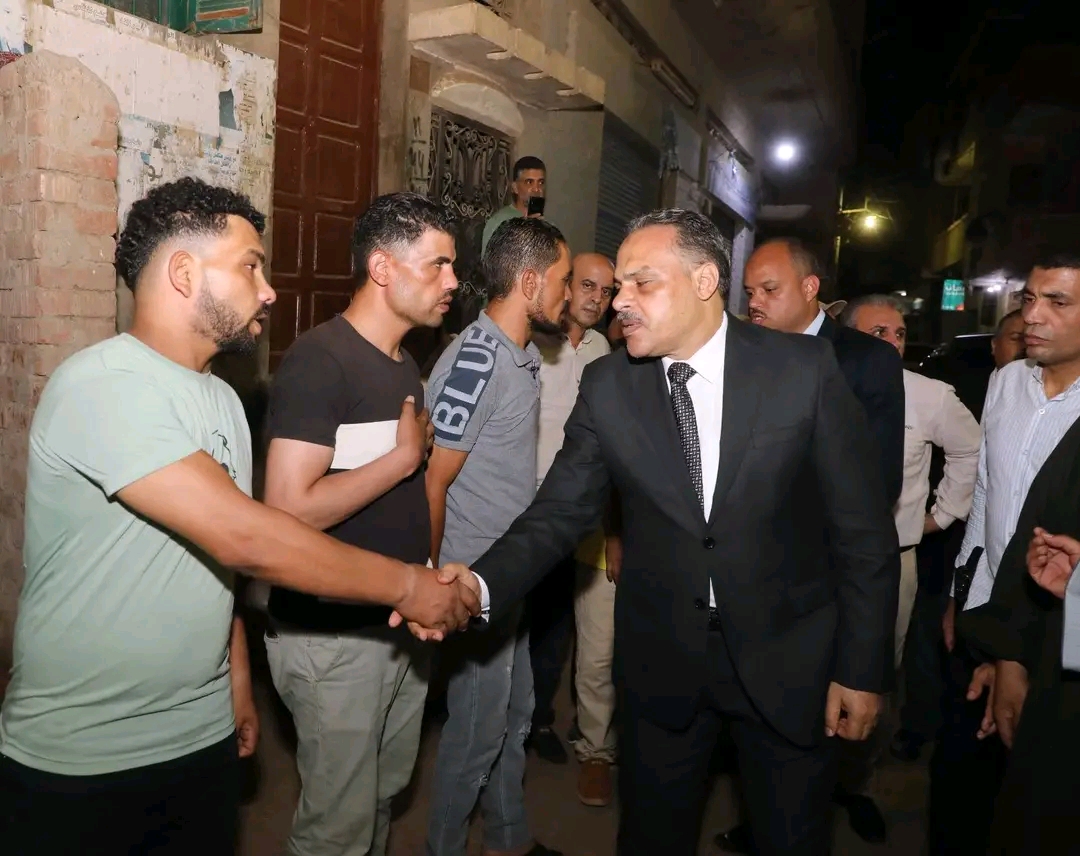 محافظ الشرقية يواسي أسرة عامل النظافة الراحل ويأمر بتعيين أبنائه فورًا،فيتو