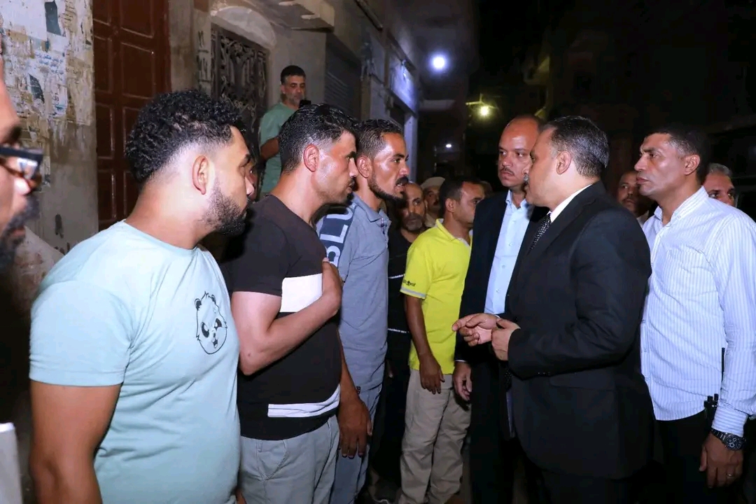 محافظ الشرقية يواسي أسرة عامل النظافة الراحل ويأمر بتعيين أبنائه فورًا،فيتو