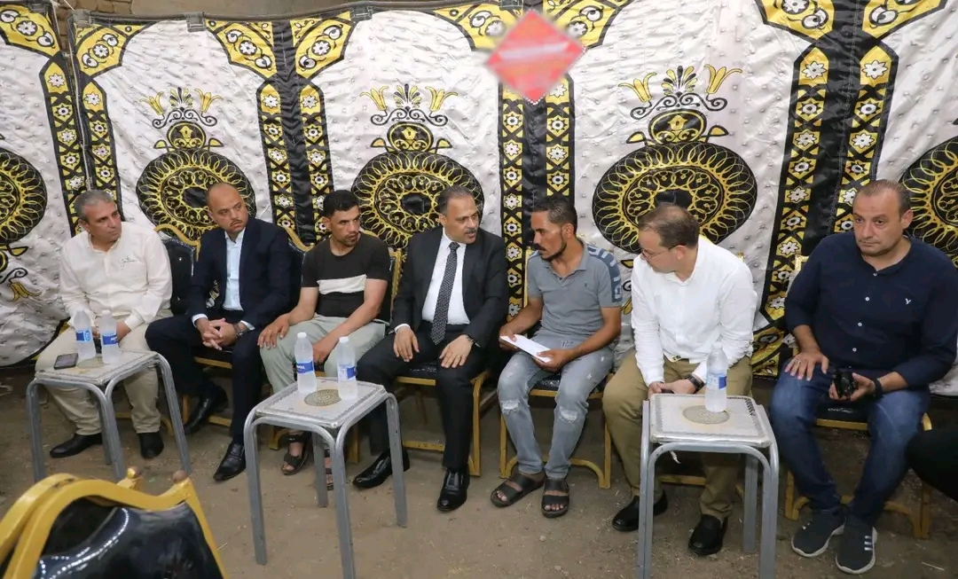 محافظ الشرقية يواسي أسرة عامل النظافة الراحل ويأمر بتعيين أبنائه فورًا،فيتو