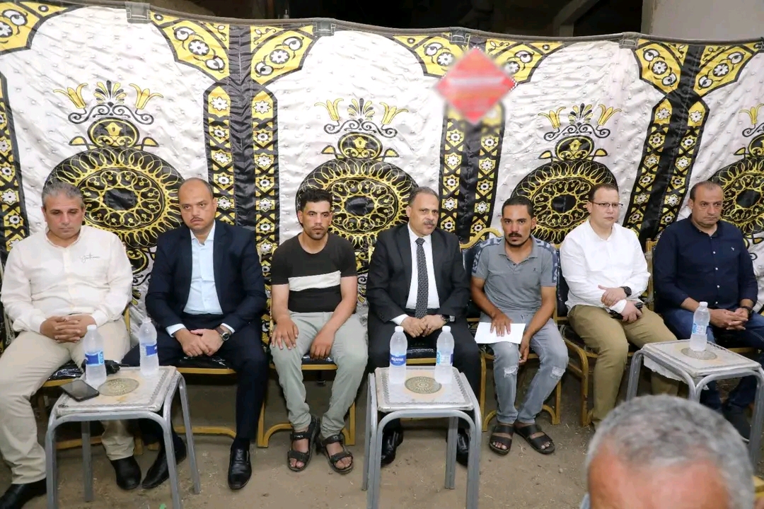 محافظ الشرقية يواسي أسرة عامل النظافة الراحل ويأمر بتعيين أبنائه فورًا،فيتو