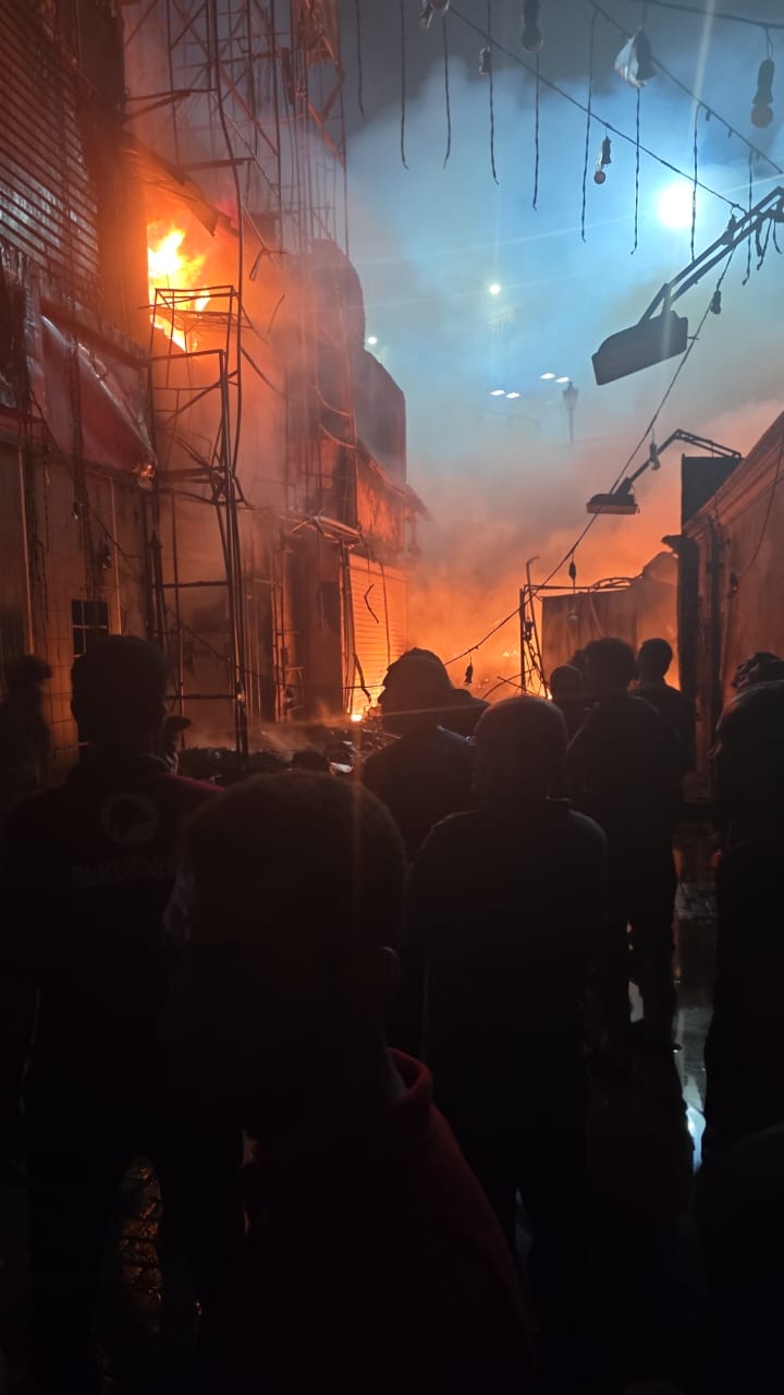 حريق هائل بعدد من المحال شبرا الخيمة، فيتو 