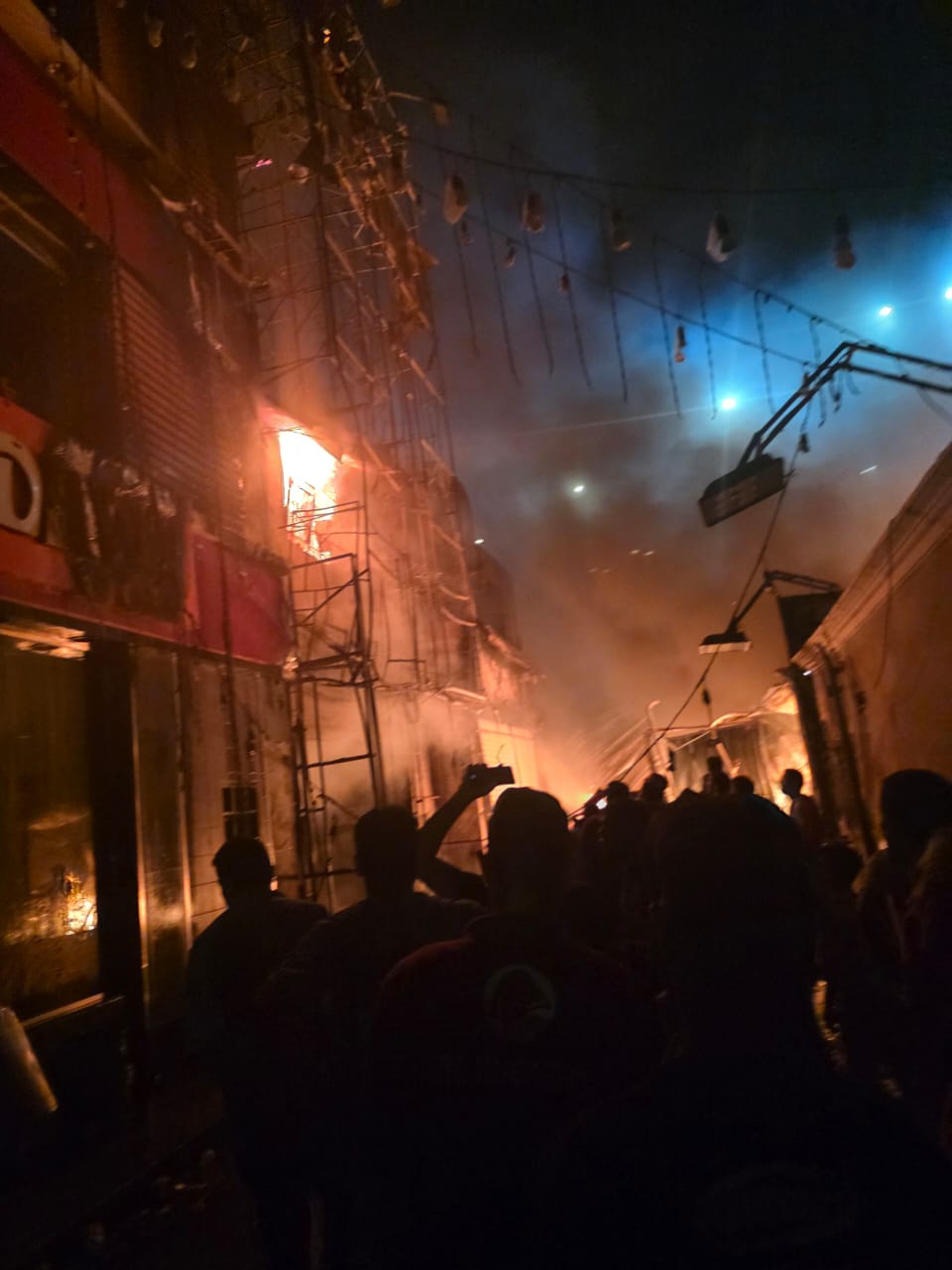 حريق هائل بعدد من المحال شبرا الخيمة، فيتو 