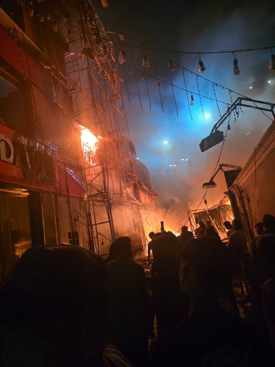 حريق هائل بعدد من المحال شبرا الخيمة، فيتو 