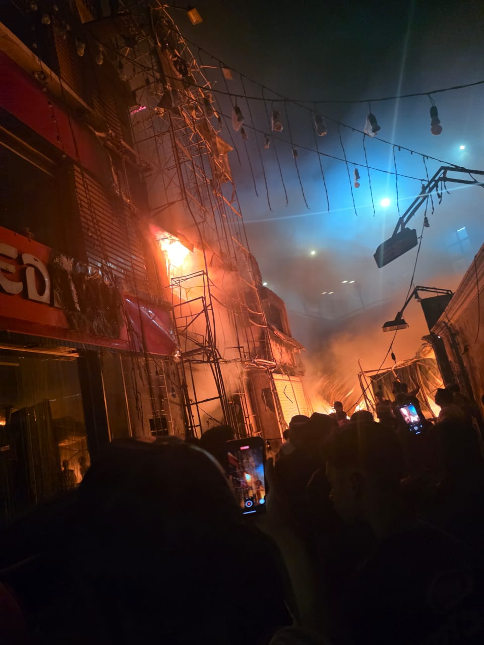 حريق هائل بعدد من المحال شبرا الخيمة، فيتو 