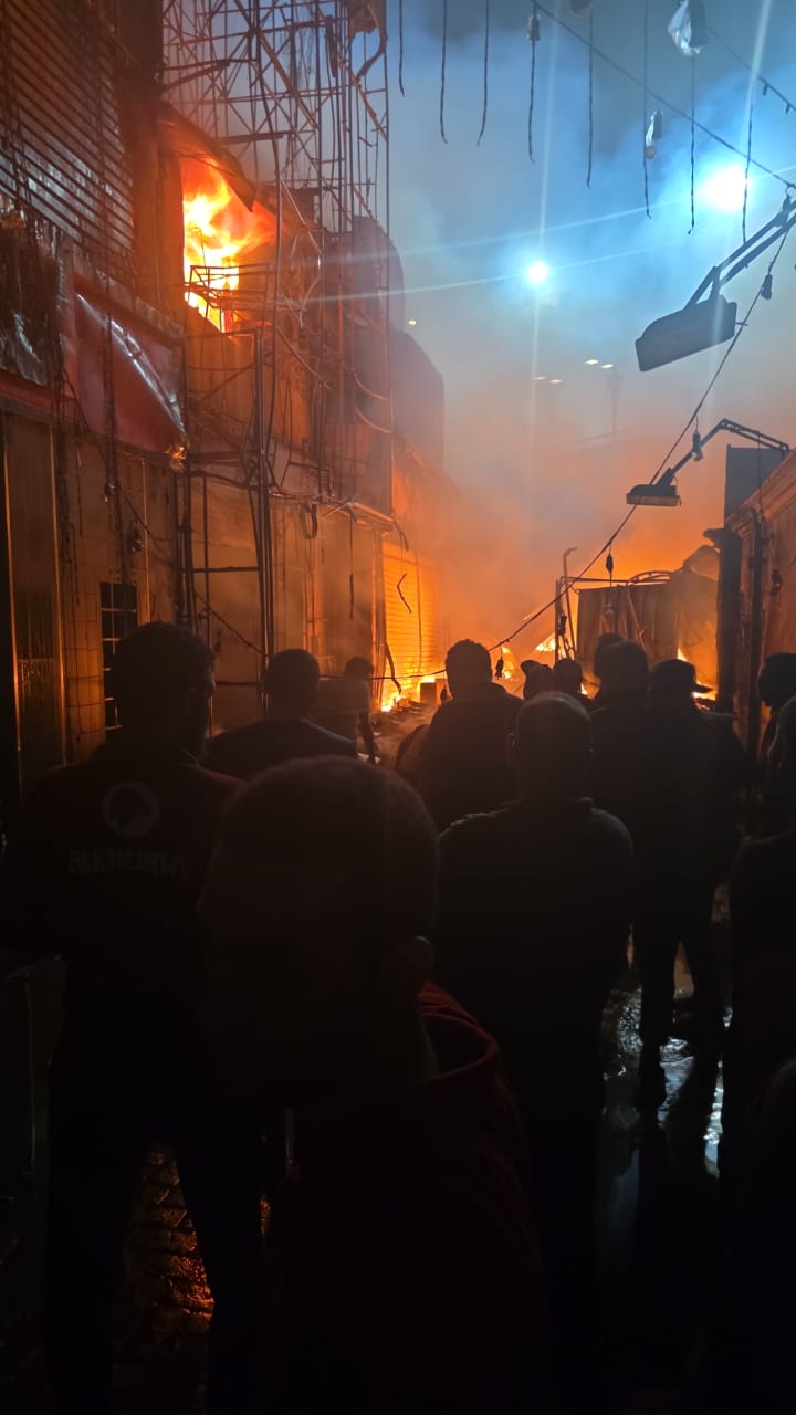 حريق هائل بعدد من المحال شبرا الخيمة، فيتو 