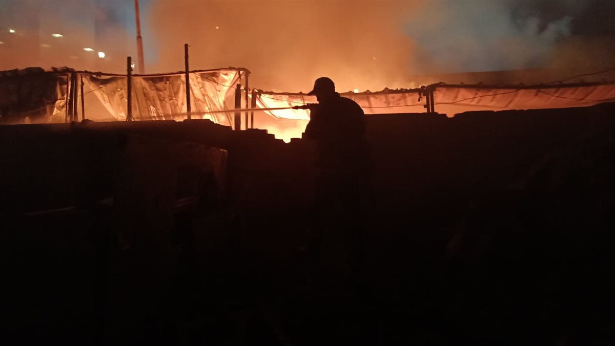 حريق هائل بعدد من المحال شبرا الخيمة، فيتو