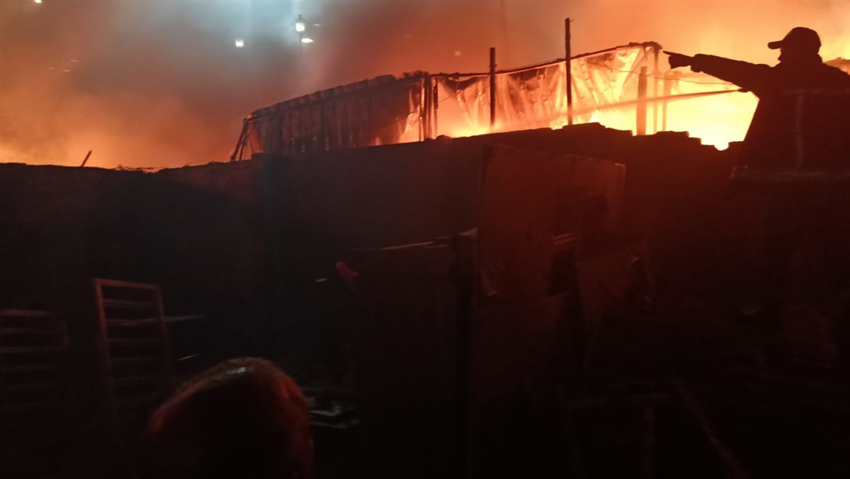 حريق هائل بعدد من المحال شبرا الخيمة، فيتو