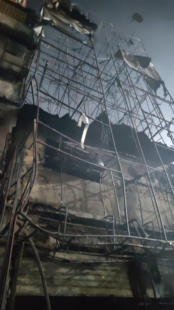 السيطرة علي حريق باكيات ومحلات شبرا الخيمة،فيتو