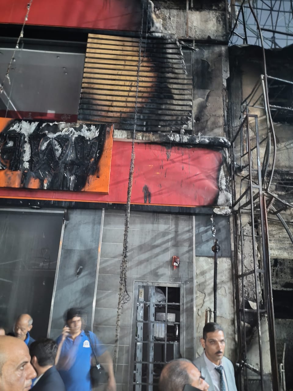 السيطرة علي حريق باكيات ومحلات شبرا الخيمة،فيتو