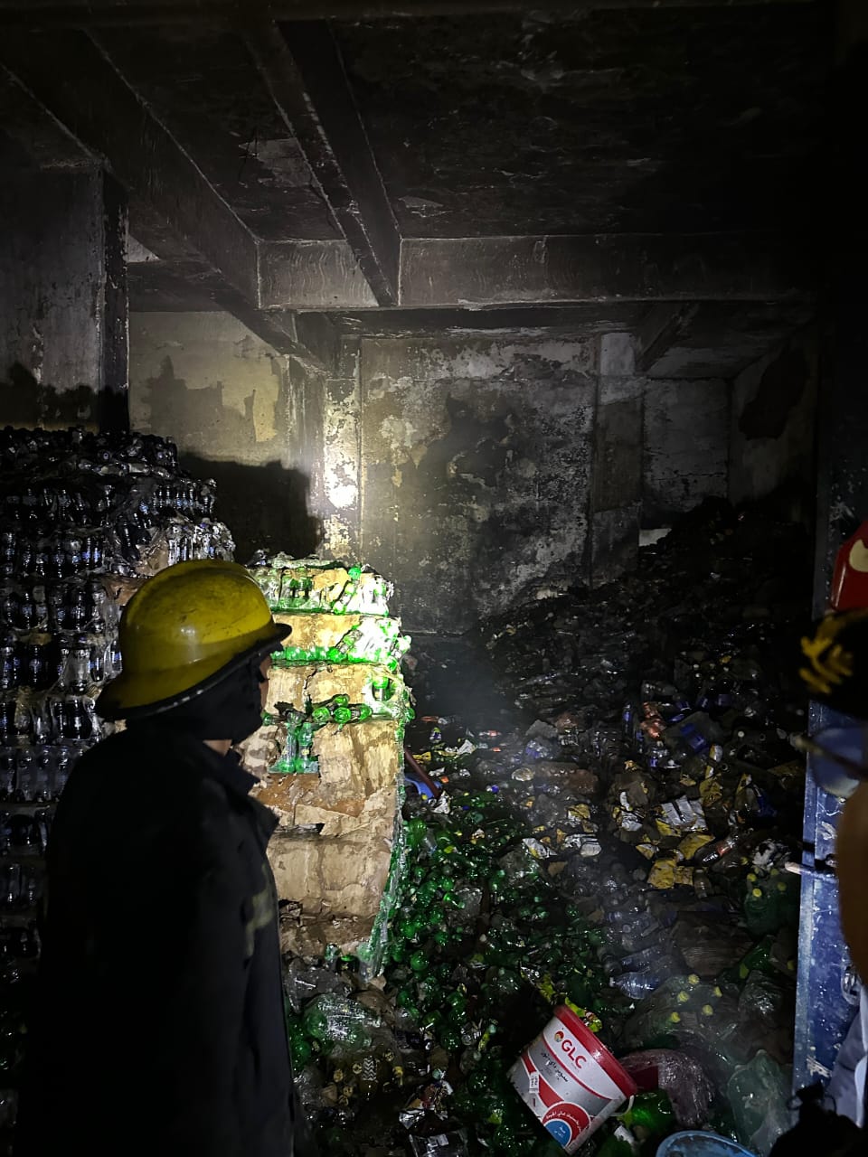 حريق مخزن مواد غذائية بالزيتون