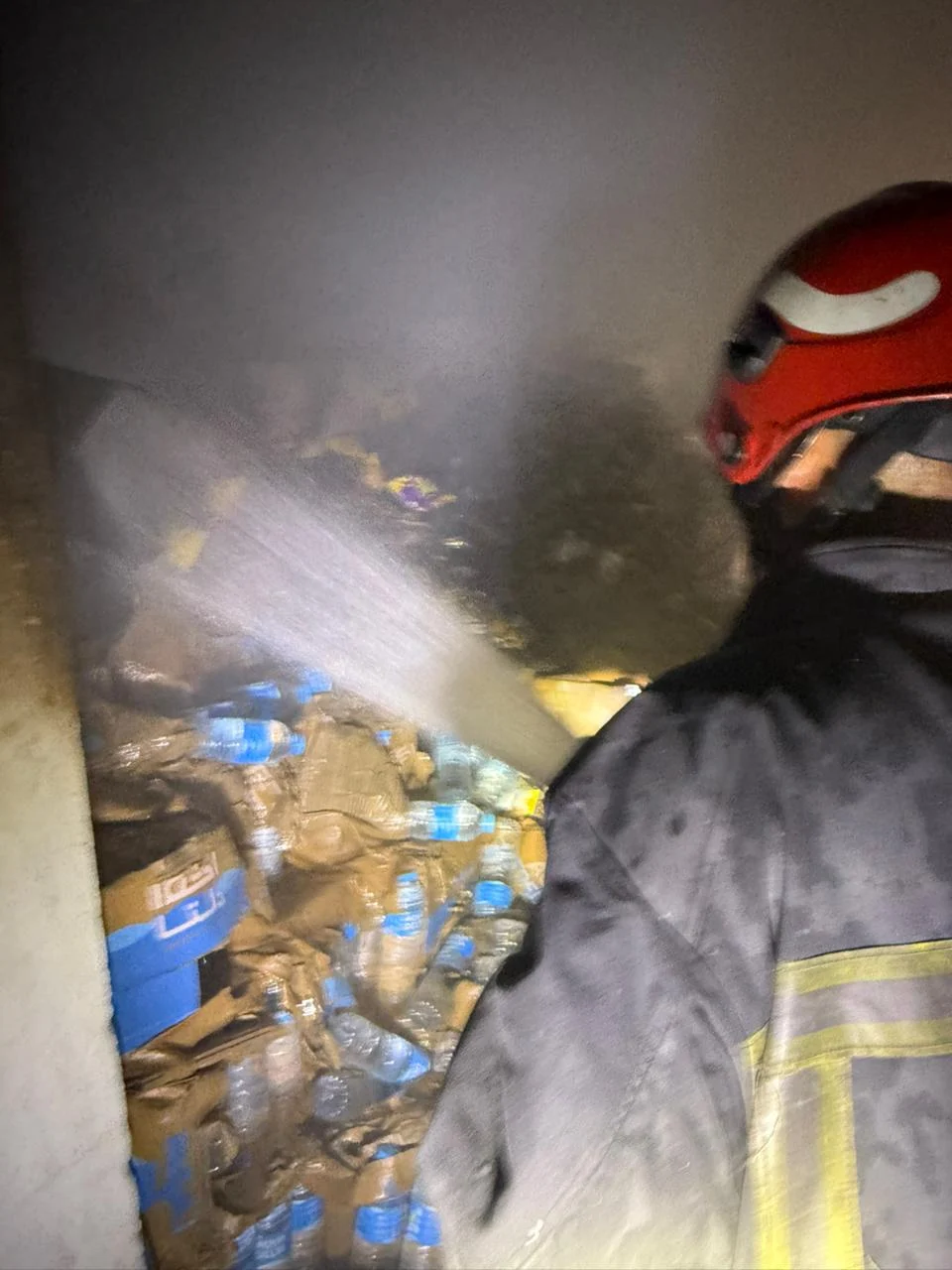 حريق مخزن مواد غذائية بالزيتون