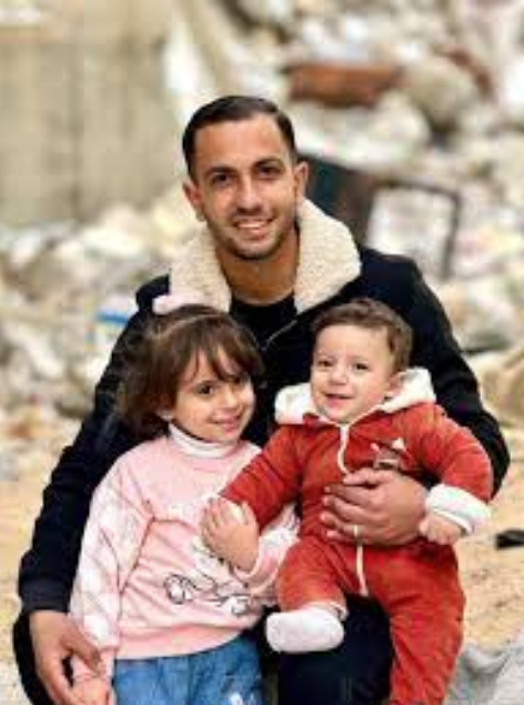 أنس الشريف مع أطفاله، فيتو