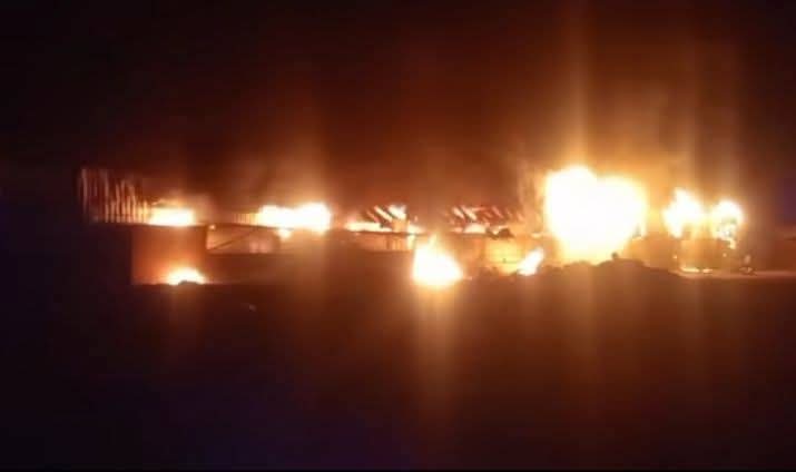 حريق مصنع للأحذية في مؤسسة الزكاة بالمرج