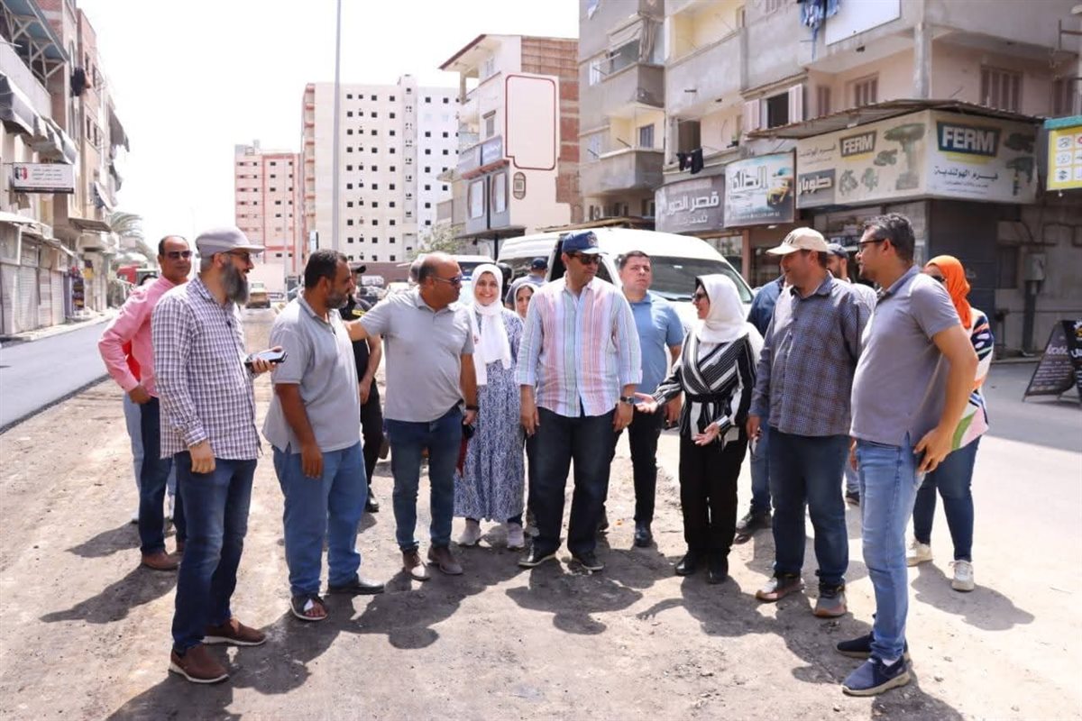 محافظ دمياط يتابع اعمال الرصف  بالشارع الحربي.. ڤيتو