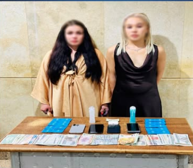 ضبط سيدتين تحملان جنسية أجنبية بإدارة شقة للدعارة بالتجمع الأول