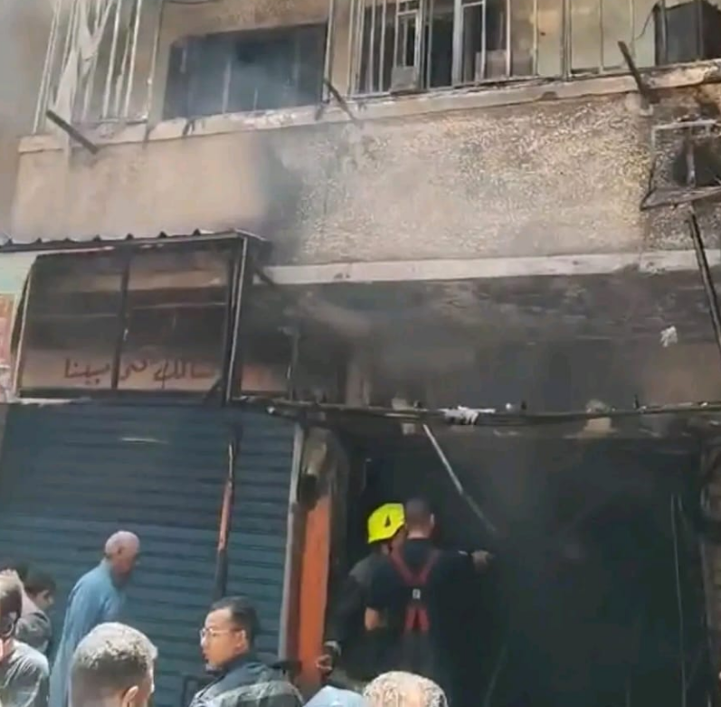 حريق محل هواتف محمول بعزبة النخل