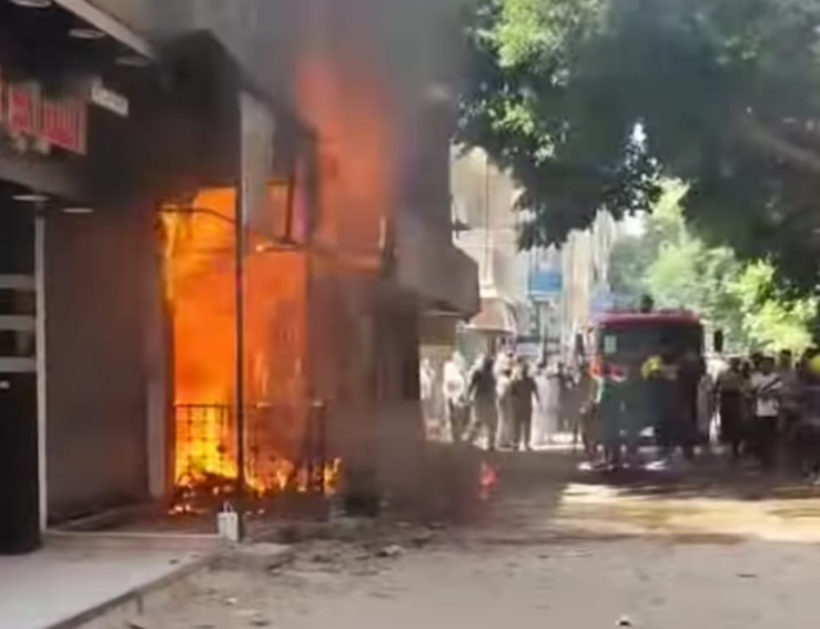 حريق محل هواتف محمول بعزبة النخل