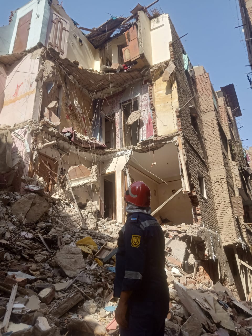 انهيار عقار بعين شمس